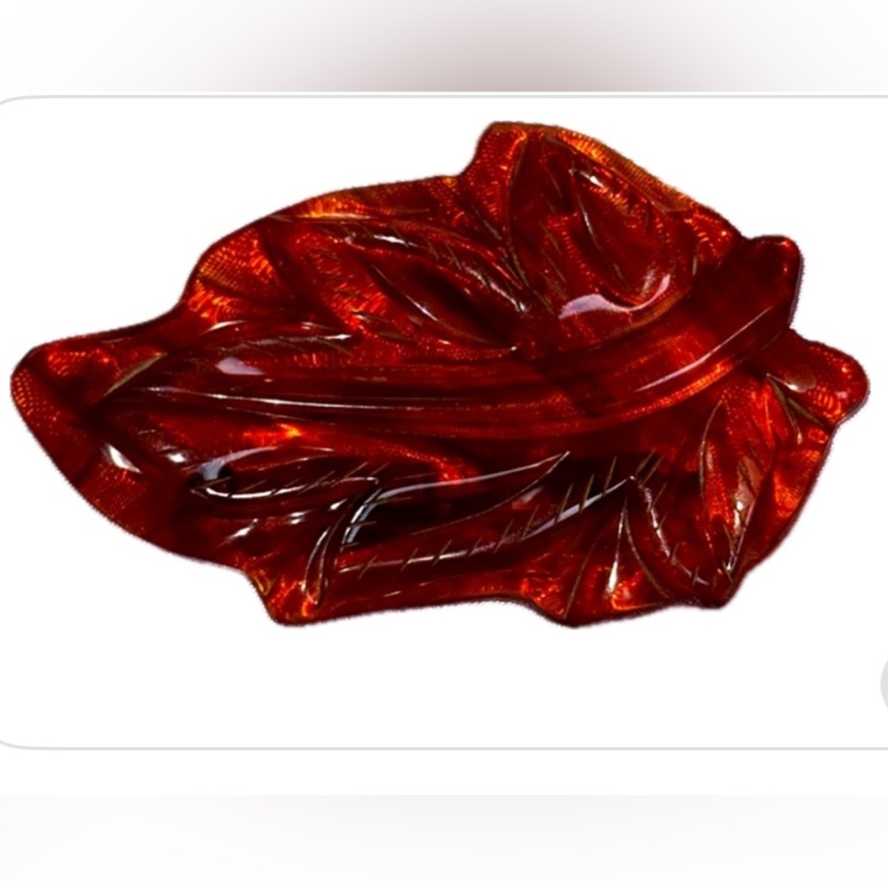Bakelite carved iced tea color  leaf brooch